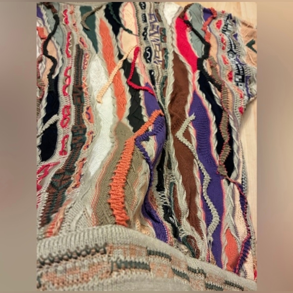 COOGI Sweater - Picture 2 of 15